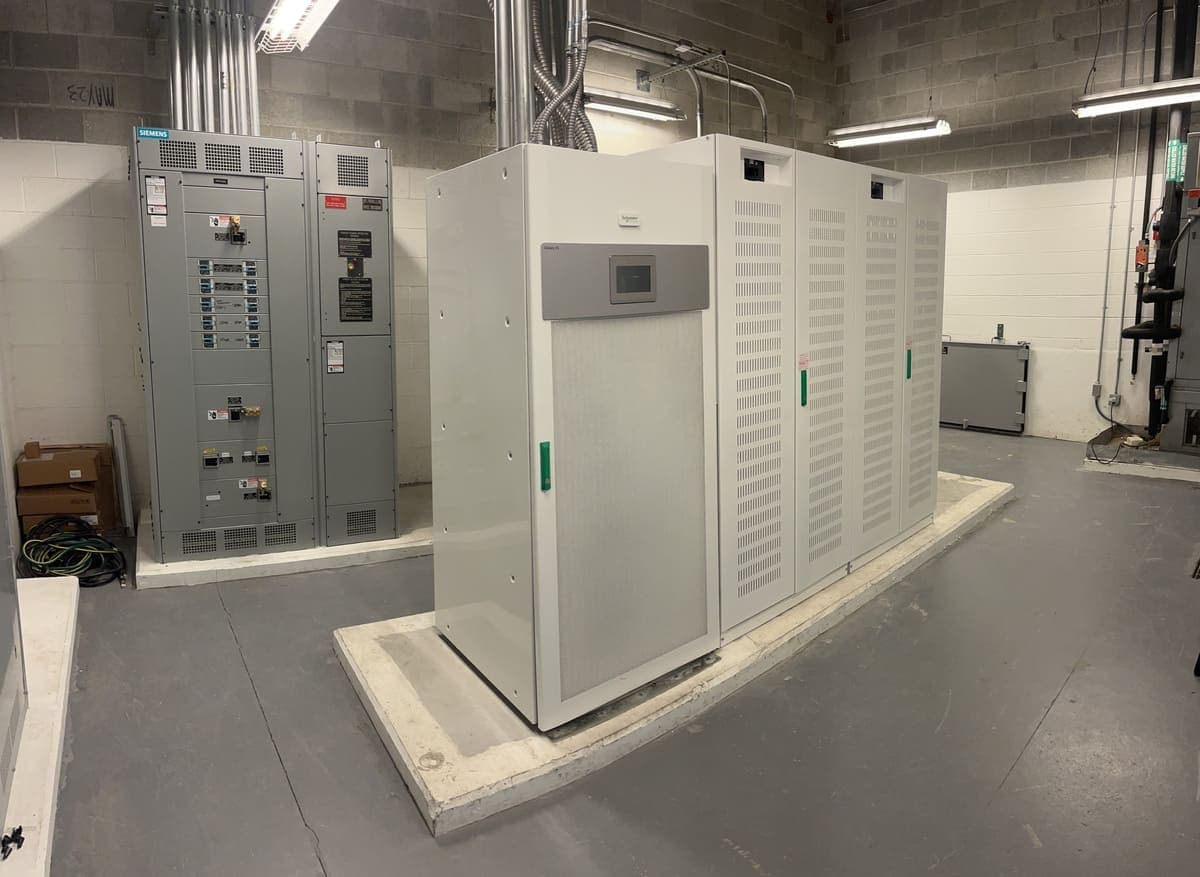 Parallel UPS upgrade at a hotel in Nassau, Bahamas